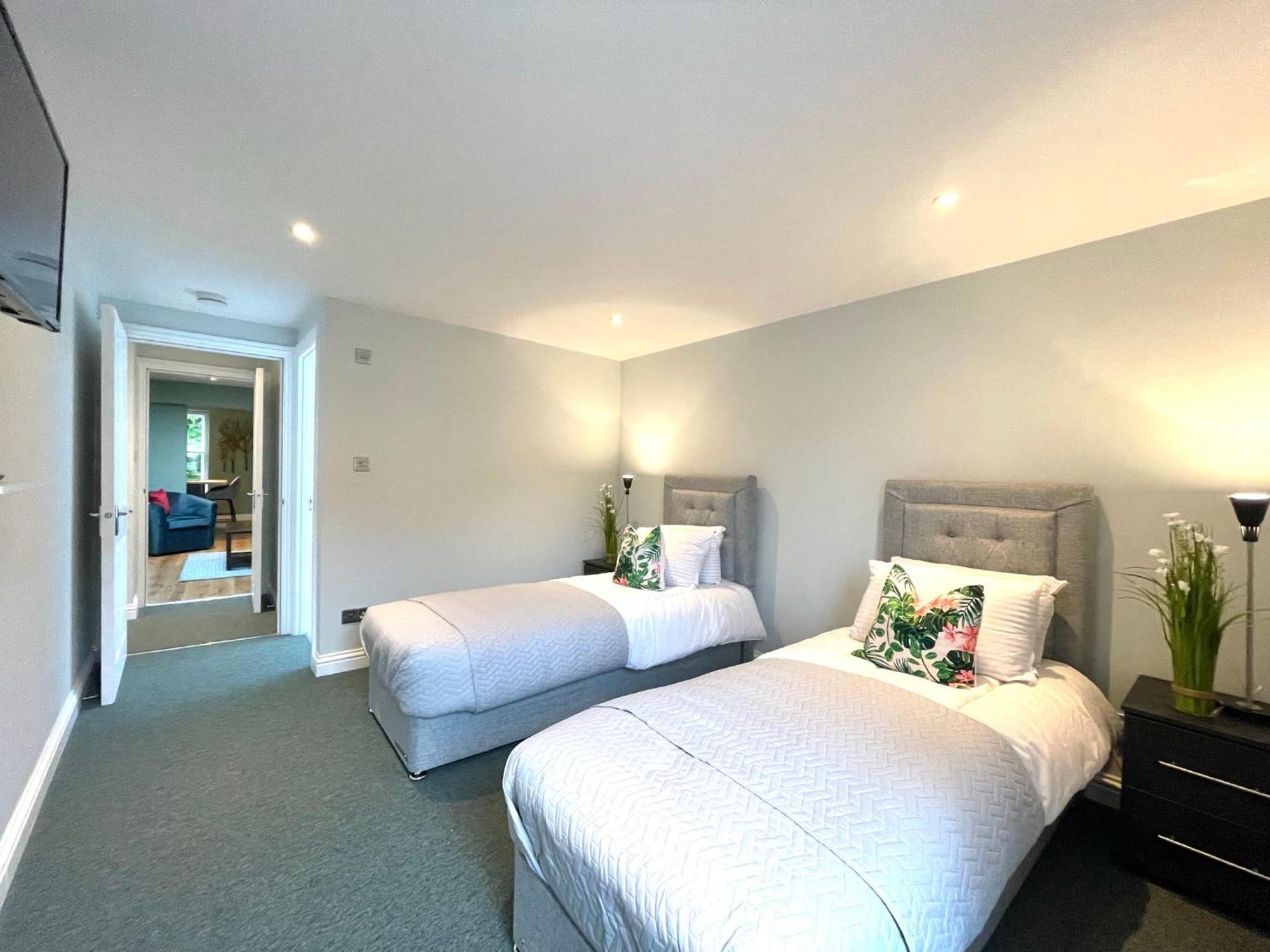 2 Bedroom Apartments Stopoverz Μπρίστολ Εξωτερικό φωτογραφία