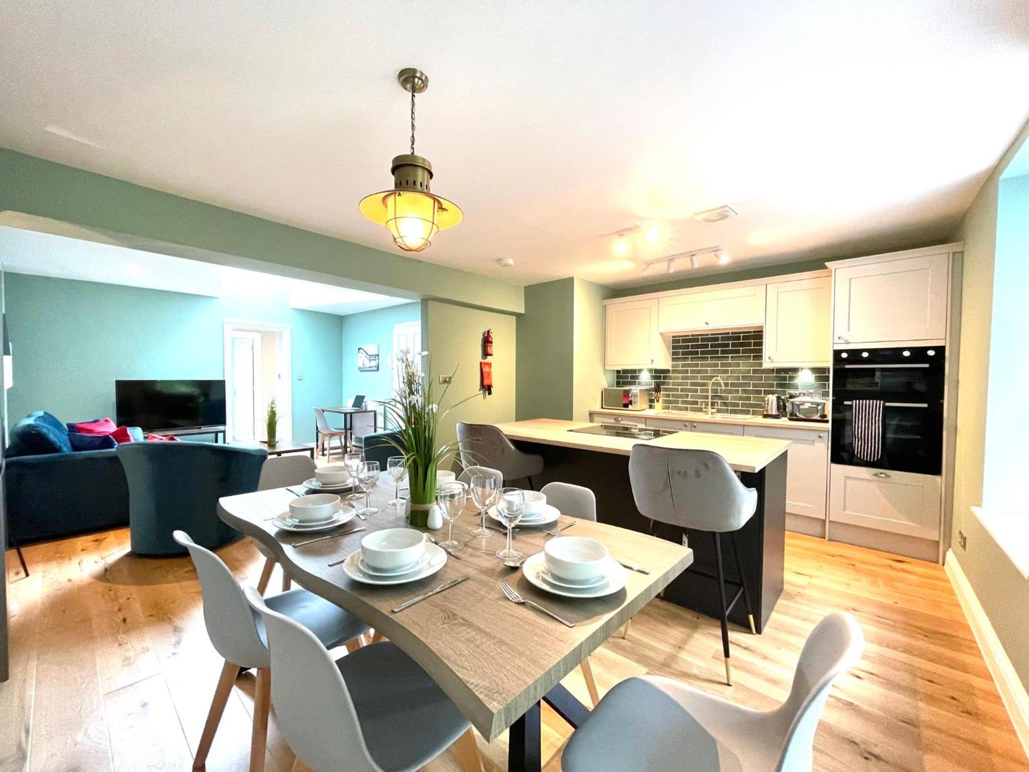 2 Bedroom Apartments Stopoverz Μπρίστολ Εξωτερικό φωτογραφία