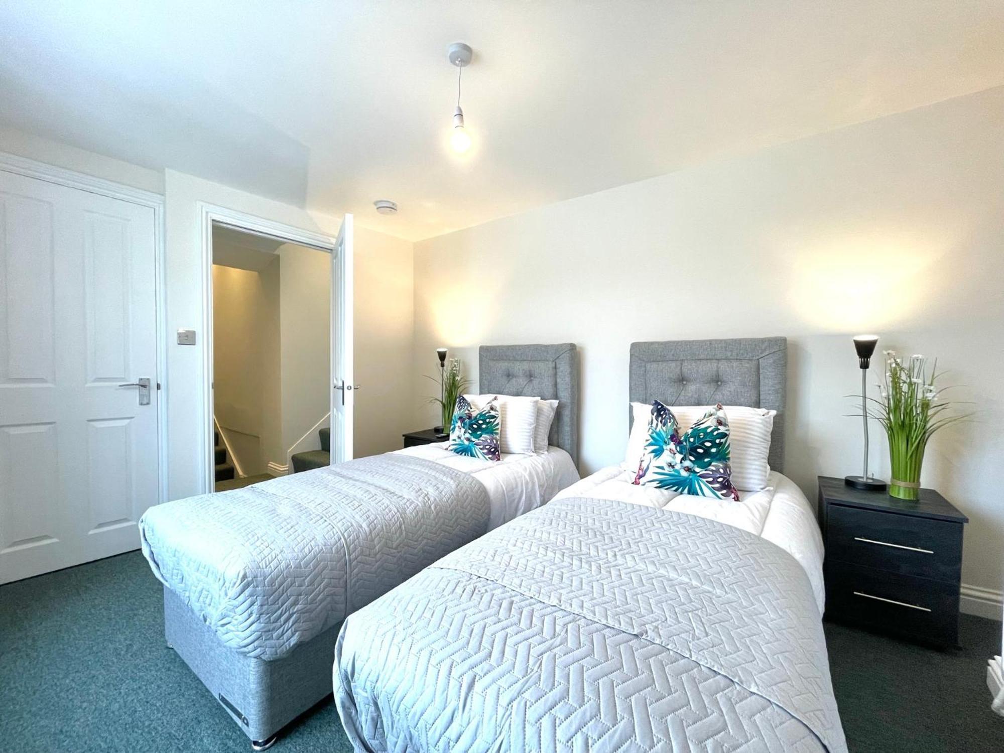 2 Bedroom Apartments Stopoverz Μπρίστολ Εξωτερικό φωτογραφία