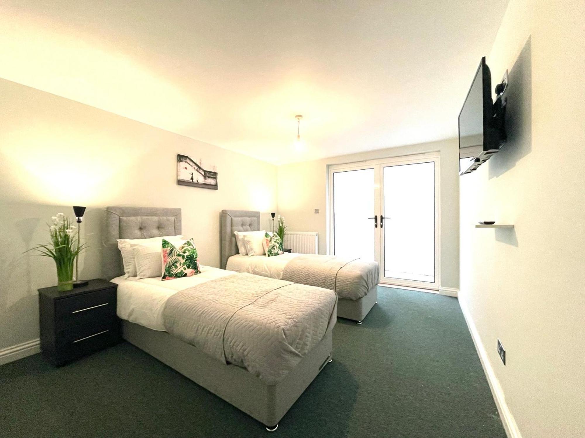 2 Bedroom Apartments Stopoverz Μπρίστολ Εξωτερικό φωτογραφία