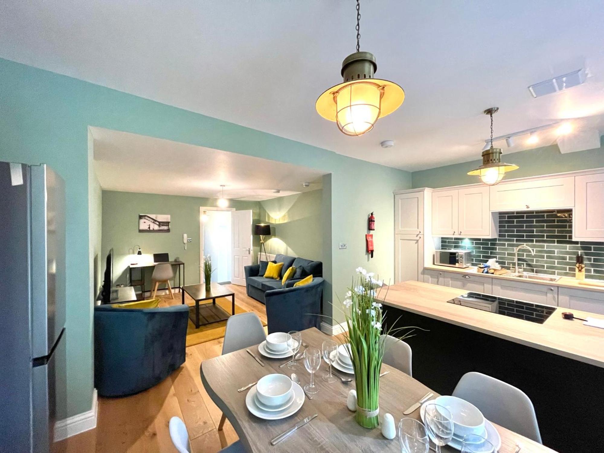 2 Bedroom Apartments Stopoverz Μπρίστολ Εξωτερικό φωτογραφία