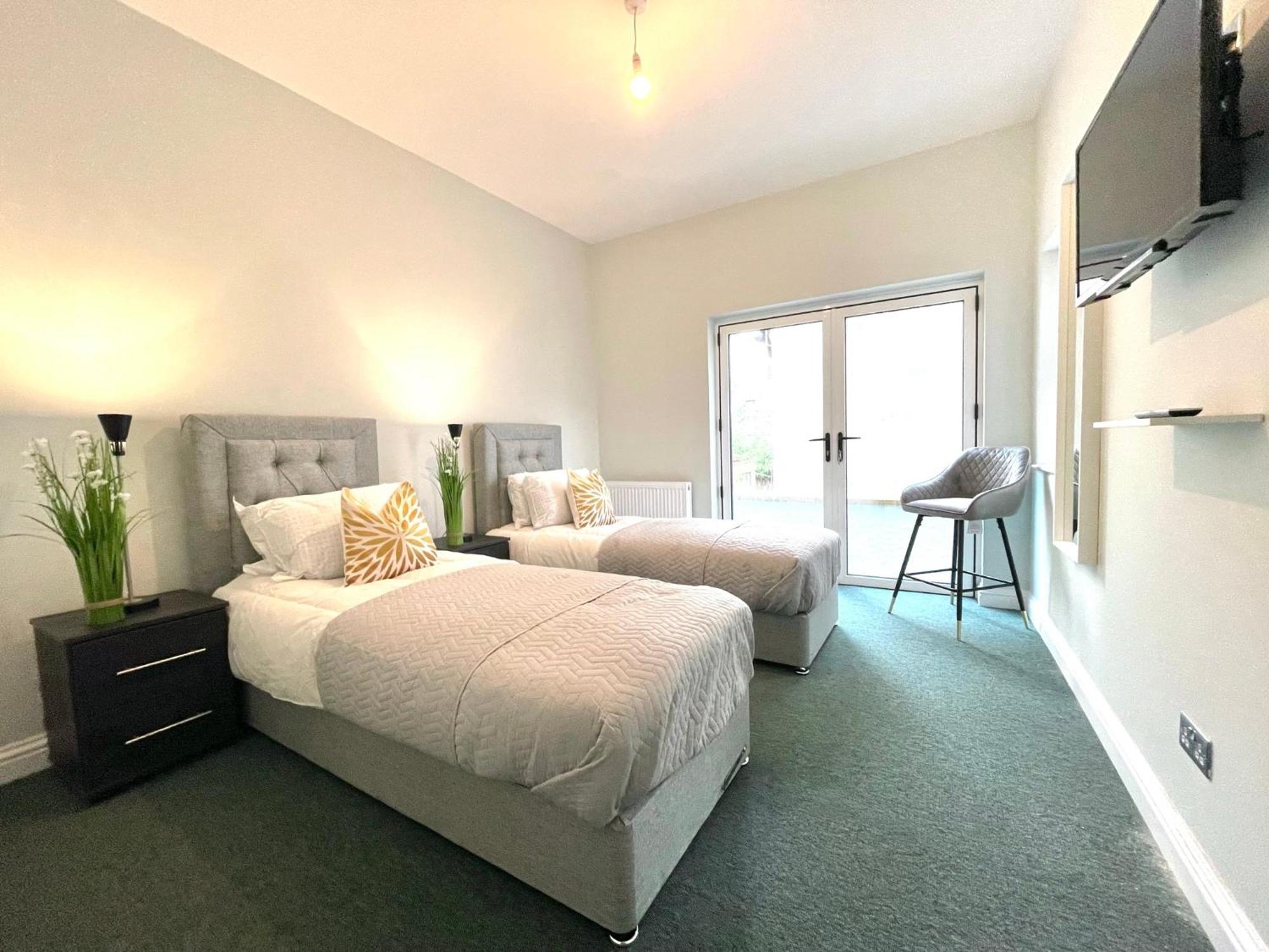 2 Bedroom Apartments Stopoverz Μπρίστολ Εξωτερικό φωτογραφία