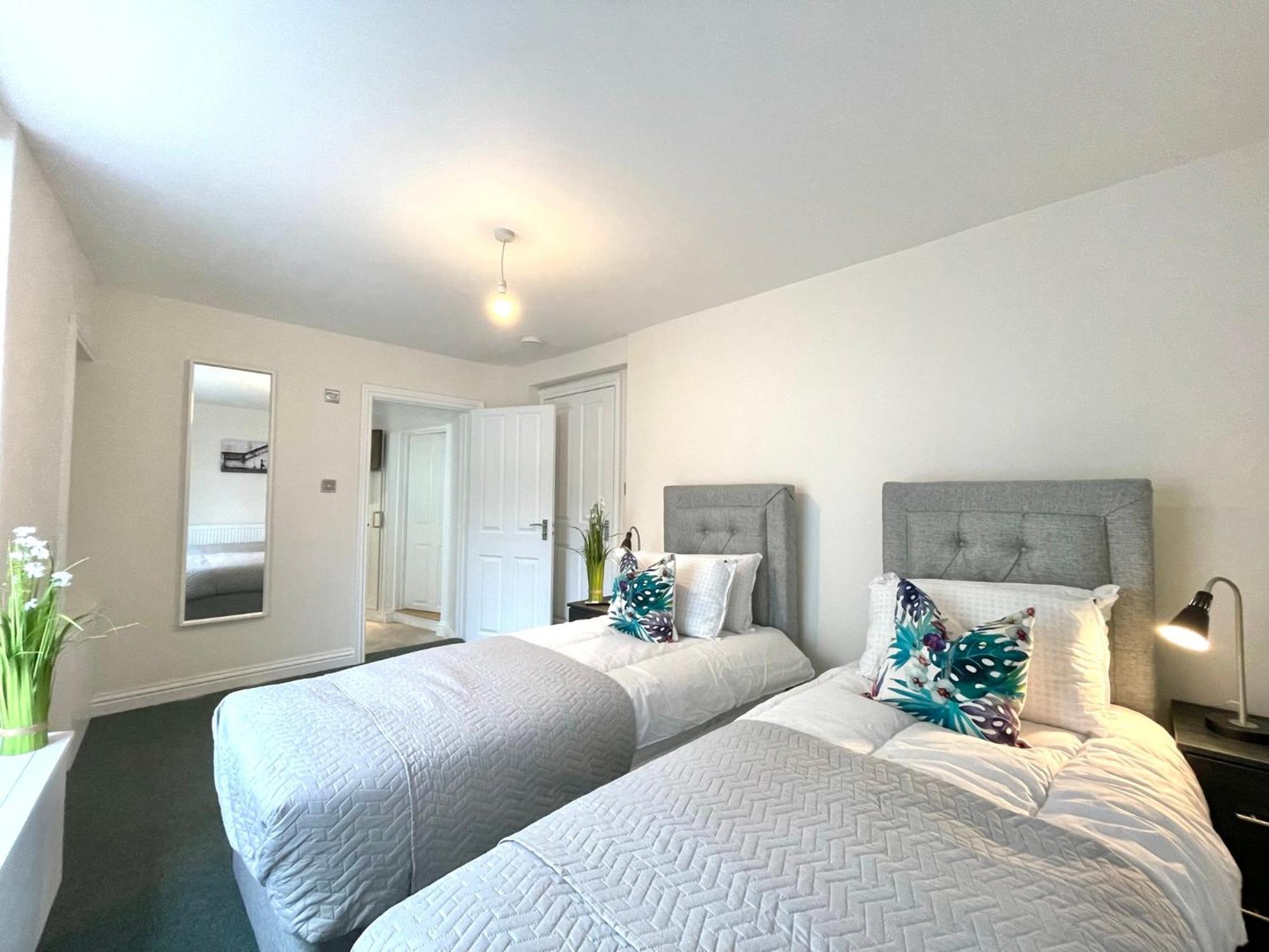 2 Bedroom Apartments Stopoverz Μπρίστολ Εξωτερικό φωτογραφία